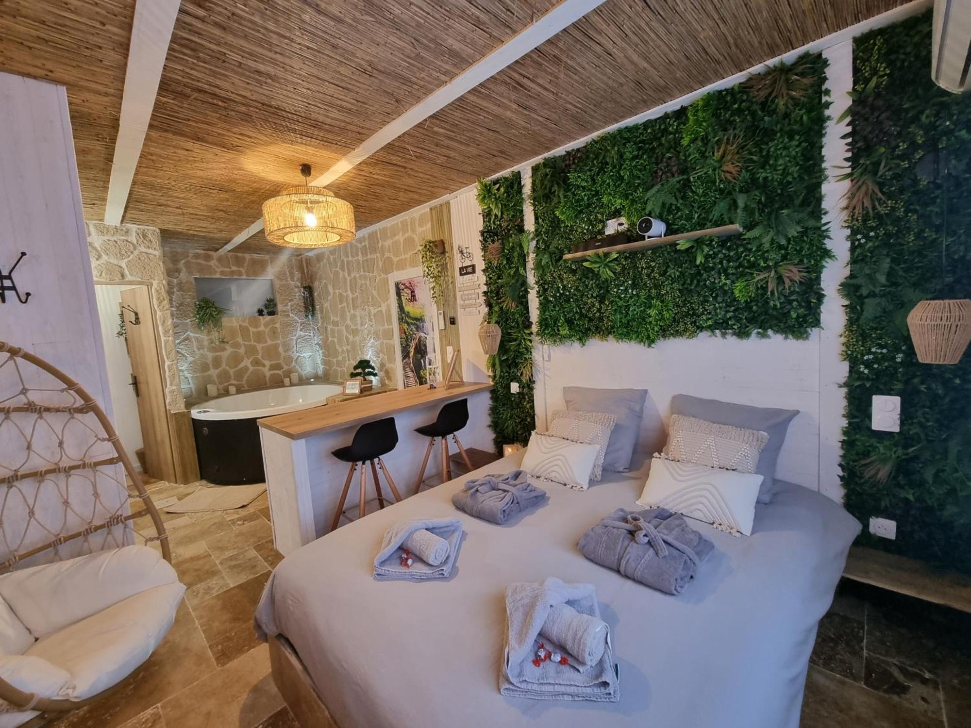 Les Spas De La Mer, Suite & Spa, Love Room, Plein Coeur Du Grau 르그로뒤후아 외부 사진