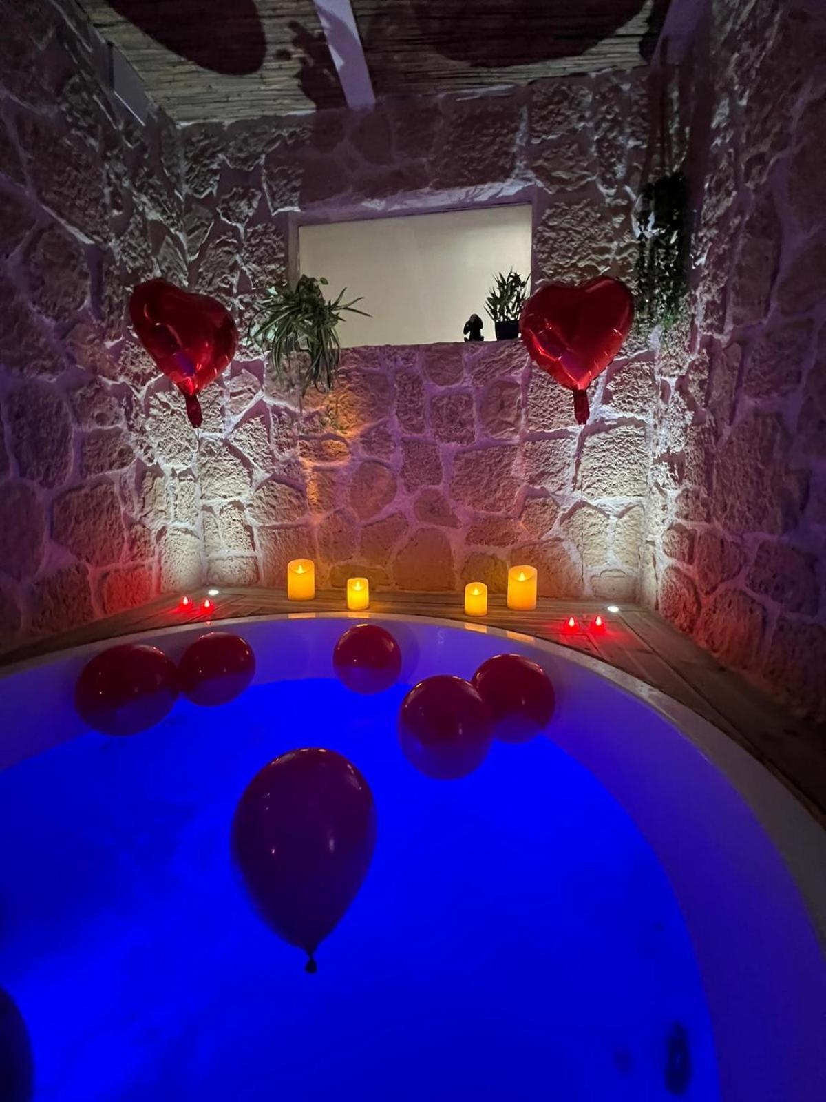 Les Spas De La Mer, Suite & Spa, Love Room, Plein Coeur Du Grau 르그로뒤후아 외부 사진