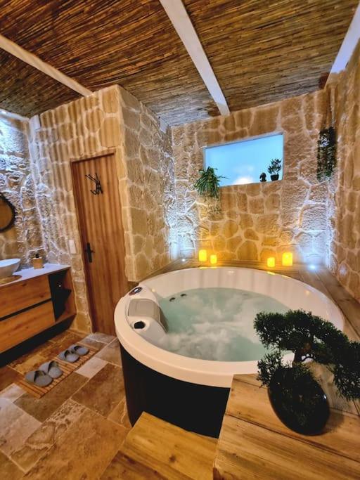 Les Spas De La Mer, Suite & Spa, Love Room, Plein Coeur Du Grau 르그로뒤후아 외부 사진