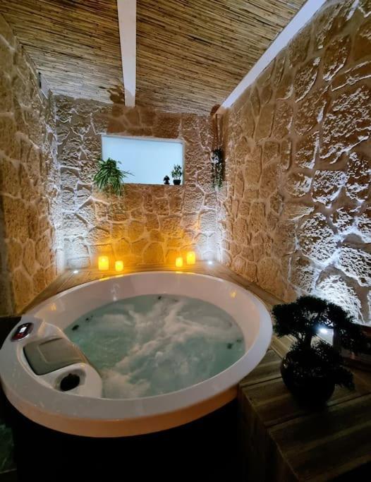 Les Spas De La Mer, Suite & Spa, Love Room, Plein Coeur Du Grau 르그로뒤후아 외부 사진
