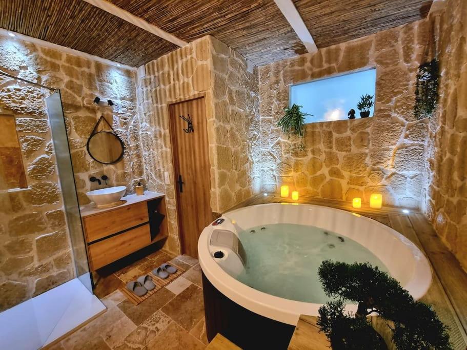 Les Spas De La Mer, Suite & Spa, Love Room, Plein Coeur Du Grau 르그로뒤후아 외부 사진