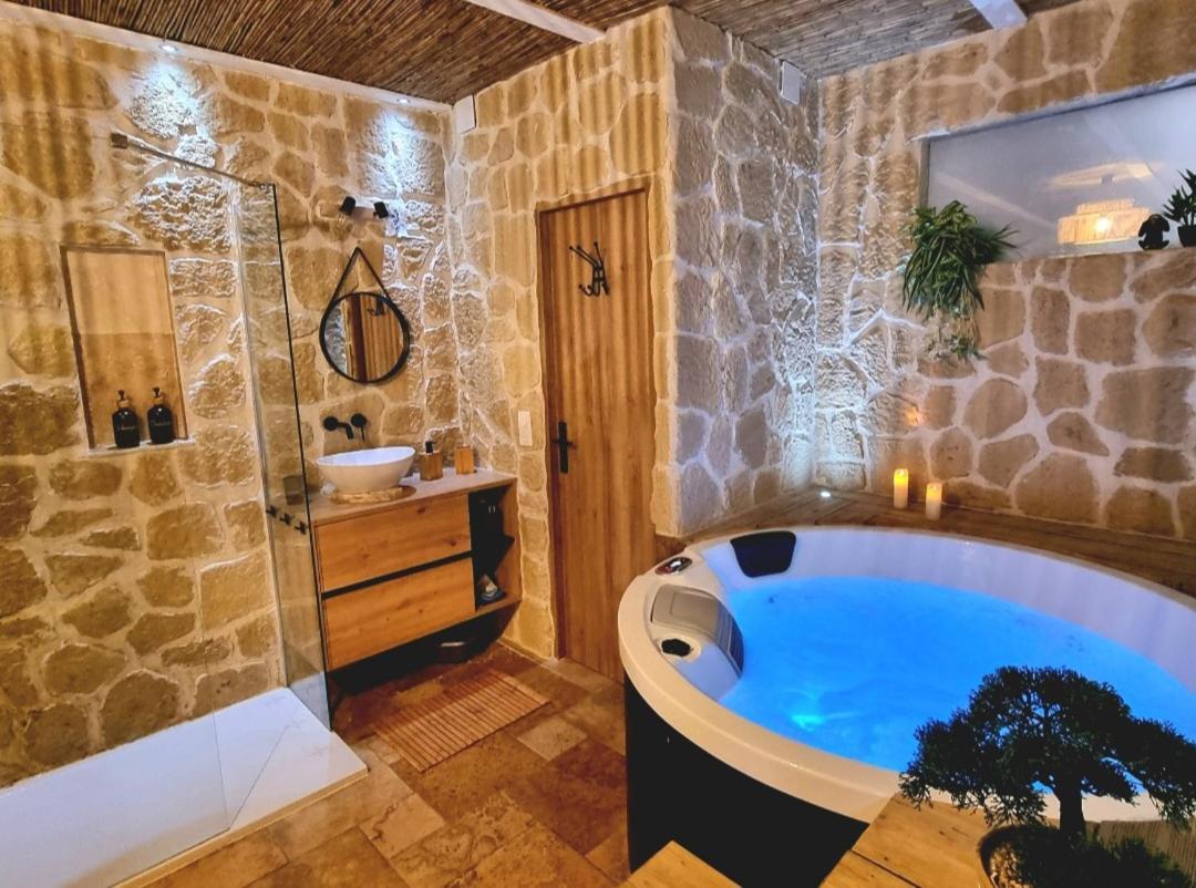 Les Spas De La Mer, Suite & Spa, Love Room, Plein Coeur Du Grau 르그로뒤후아 외부 사진